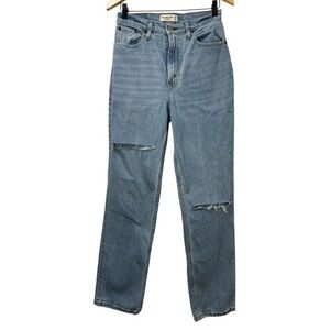 Abercrombie & Fitch Ultra High Rise 90s Straight Jean size 28
